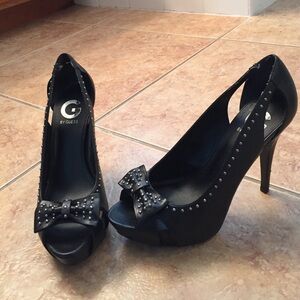 GBYGUESS black Heels 😍 like NEW NEVER been worn